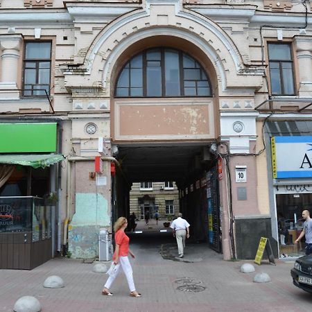 Hostel Kreschatik Kyiv Exterior foto